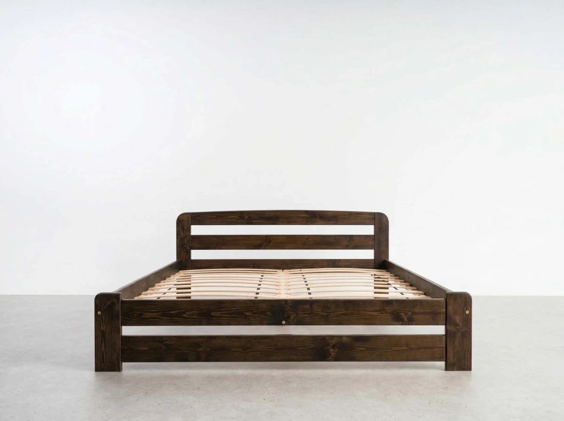 Fenyő ágy 140x200 Sasa dió