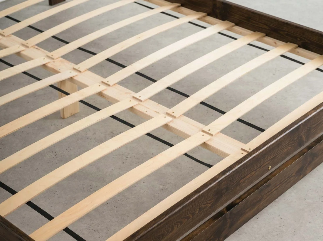 Fenyő ágy 140x200 Sasa dió