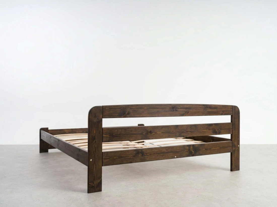 Fenyő ágy 140x200 Sasa dió